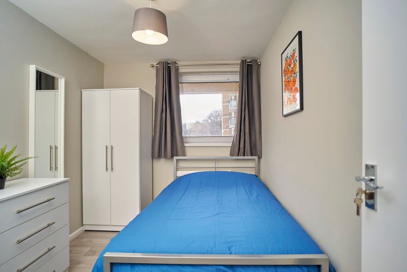 Photo 1: Bedroom 4