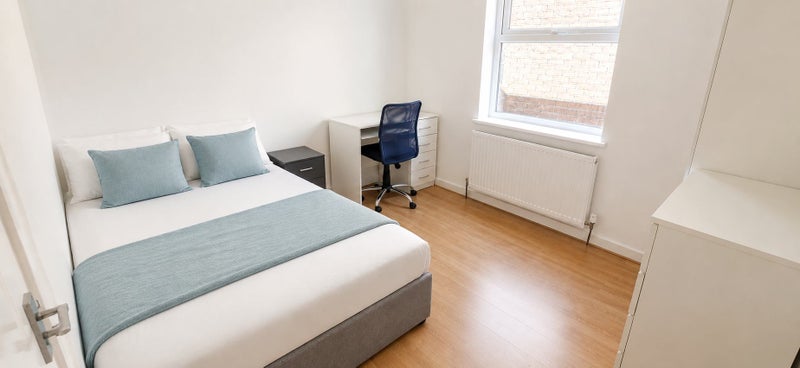 Photo 1: room 1