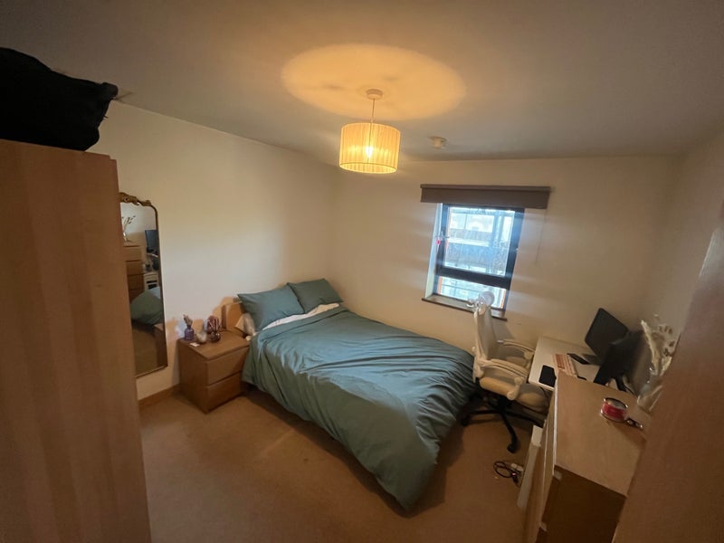 Photo 1: bedroom - window 
