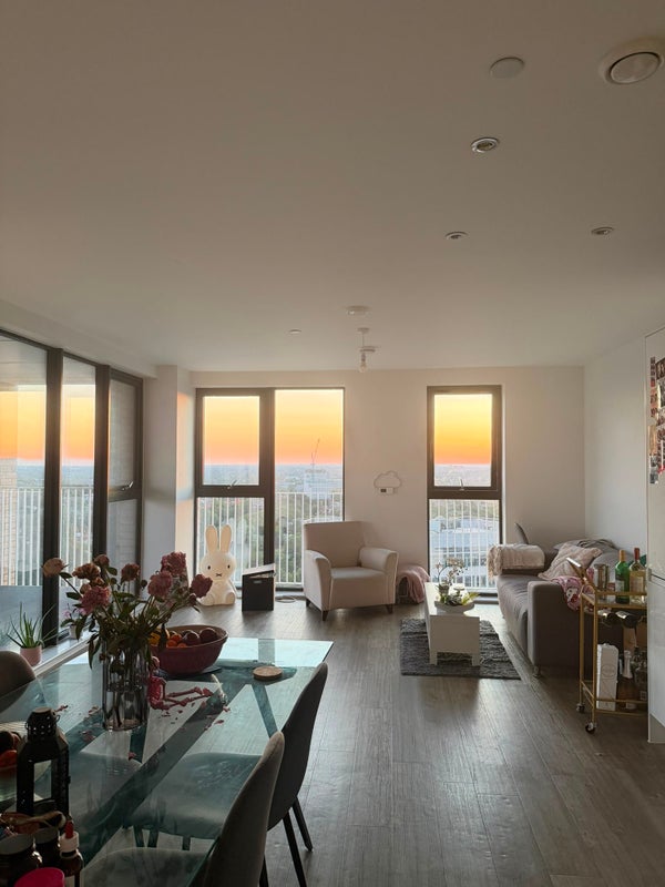 Photo 1: Living room