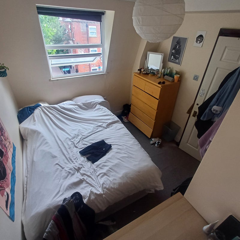 Photo 1: bedroom