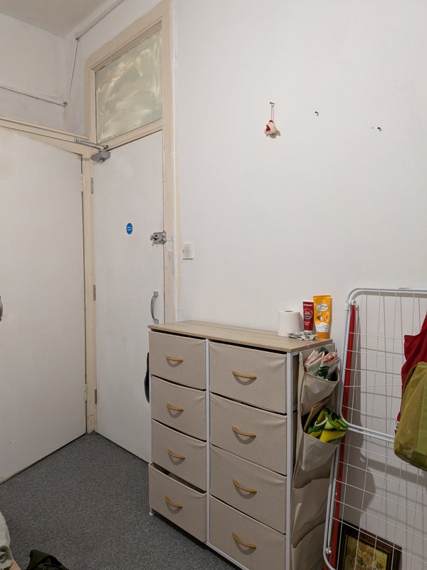Small Tiny Cosy Studio(Roomwith Own Kitchen/Toilet - View 3