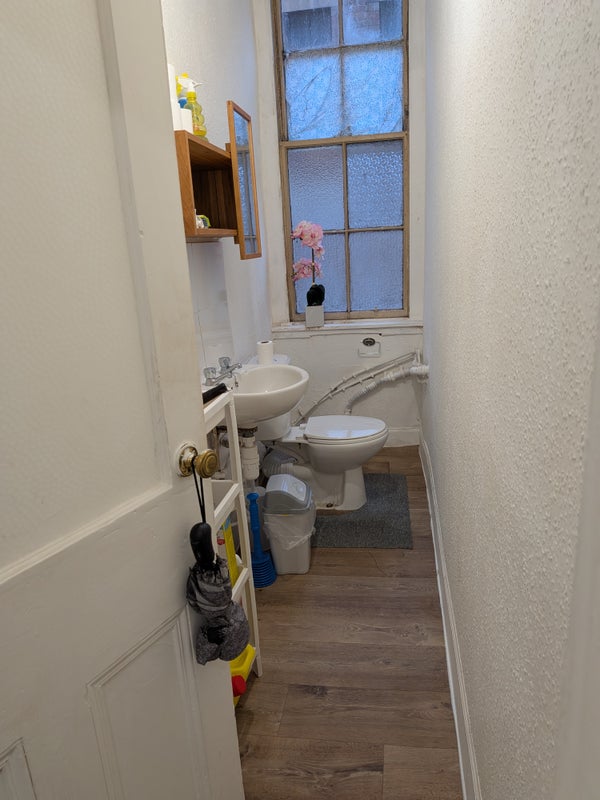 Small Tiny Cosy Studio(Roomwith Own Kitchen/Toilet - More