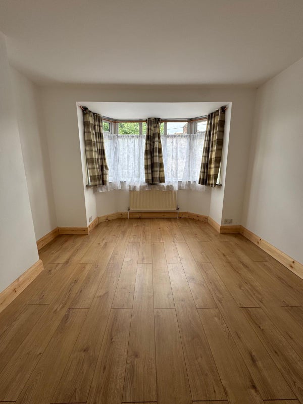 Photo 1: Large Double Bedroom