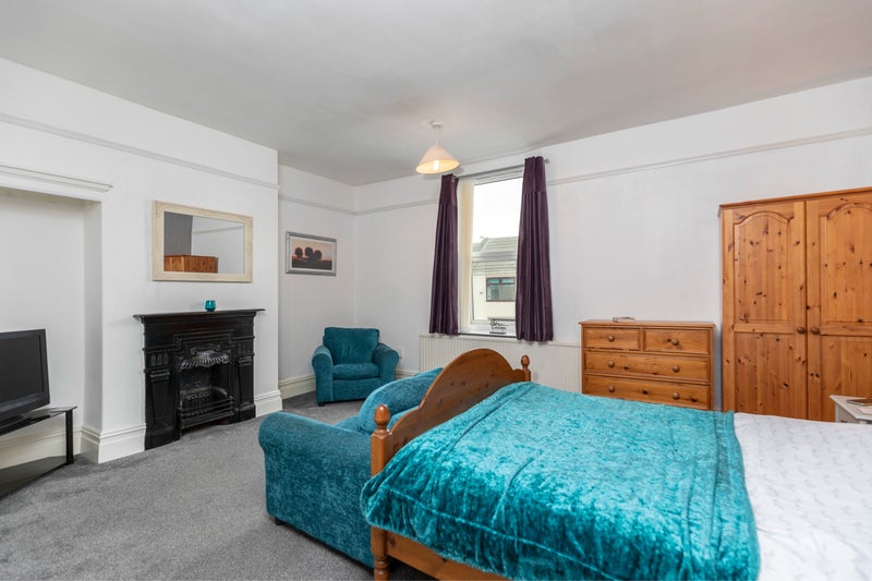 Photo 1: Suite. £150 per week