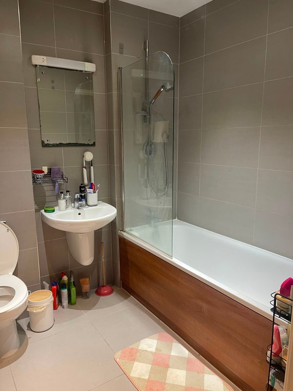 double room in Ealing (W5) - View 4