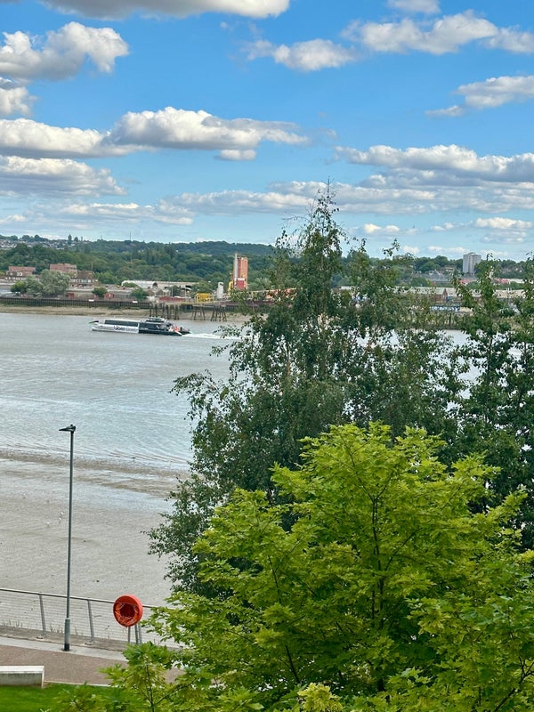Apartment in London, Royal Wharf, Silvertown - More