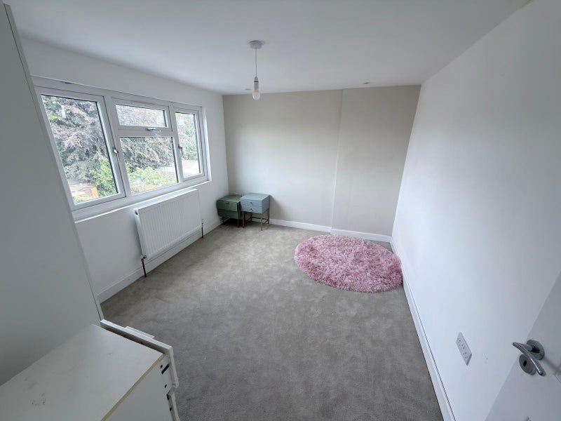 Photo 1: Room 1 