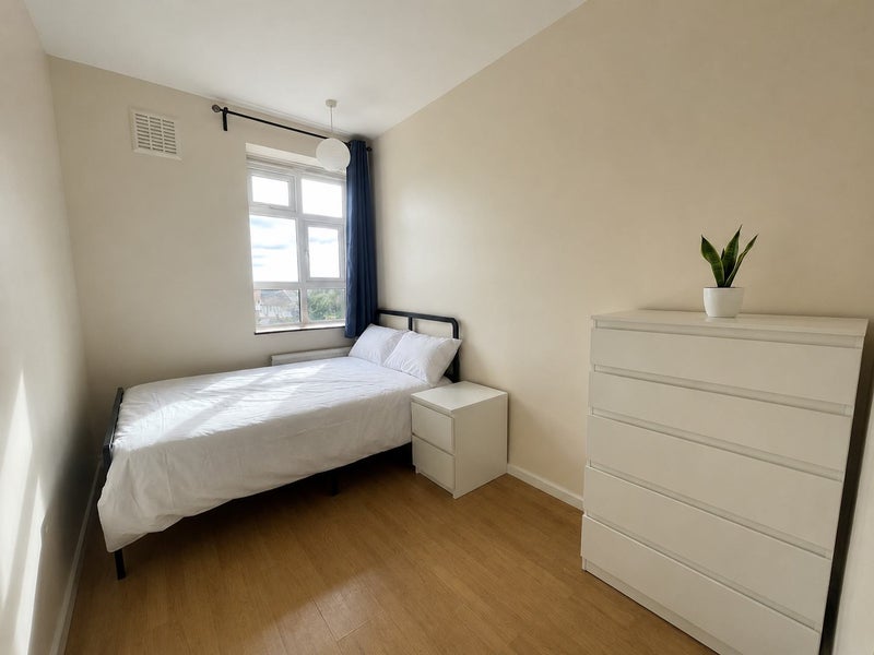 Photo 1: (cushion and plant not included) 