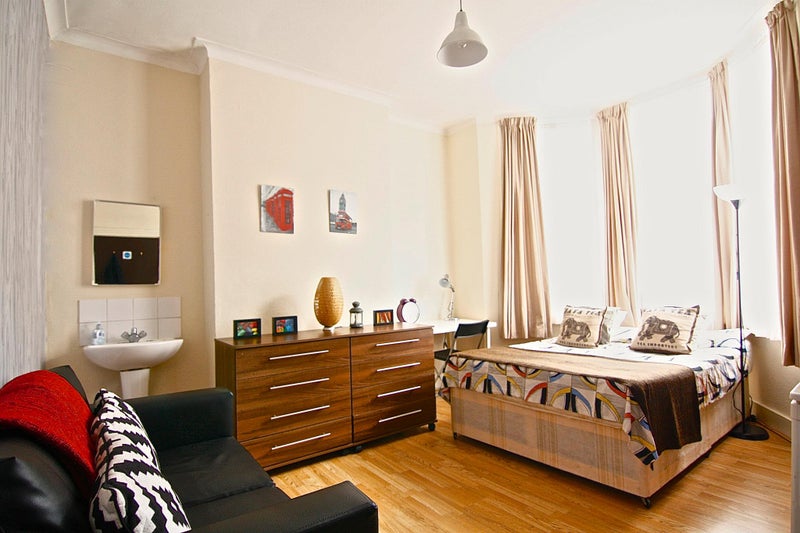 Photo 1: Double Room £800 pcm, not suitable for couples