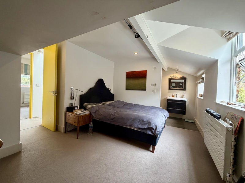 Photo 1: Bedroom
