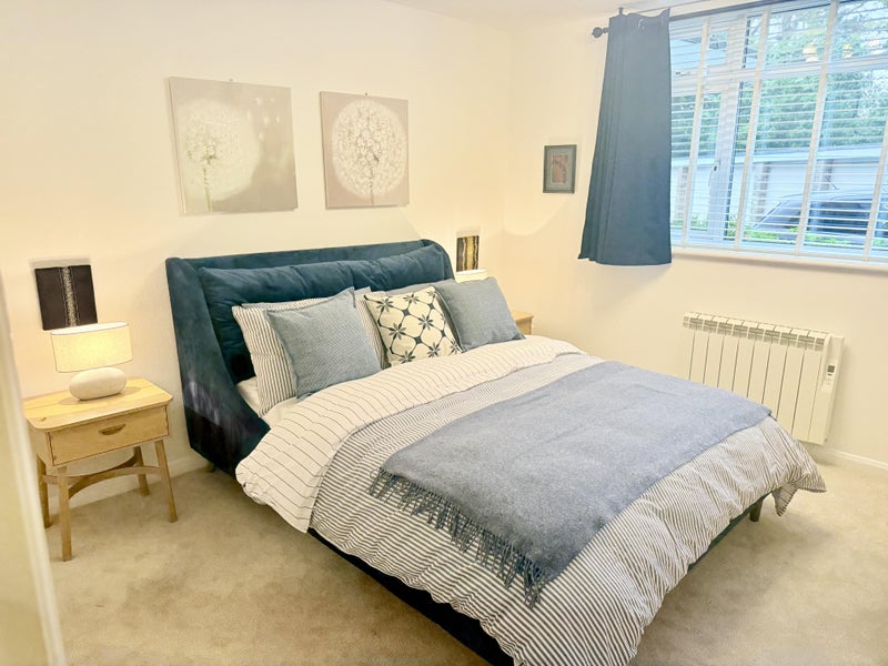 Photo 1: Bedroom - Kingsize bed