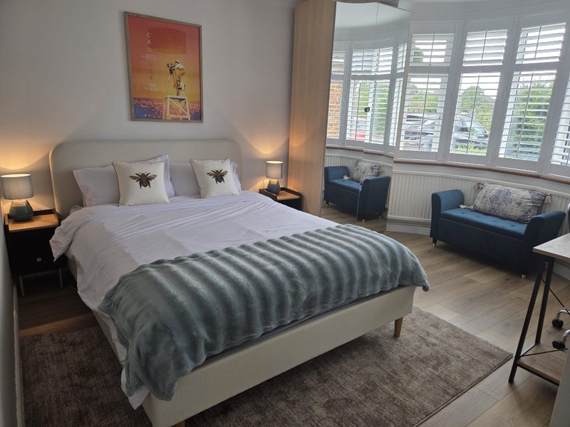 Photo 1: Bedroom