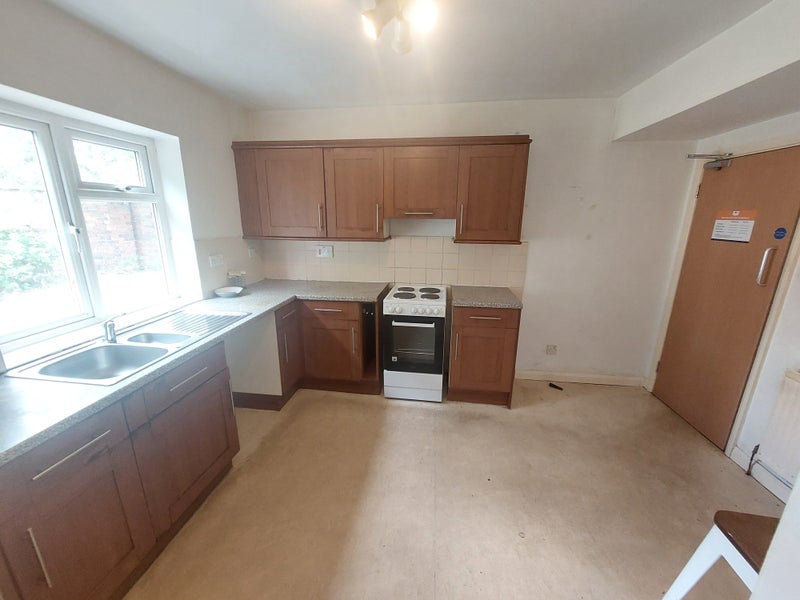 Spacious 4 bedroom for £900 PCM in Kingsbury - View 2