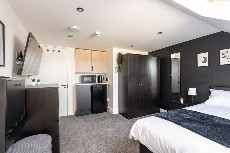 Photo 1: Kitchenette Ensuite Room