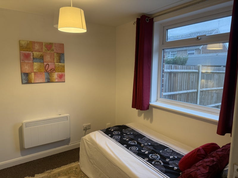 Photo 1: Bedroom 2