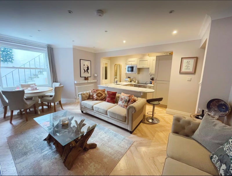 Photo 1: Open-plan kitchen living area