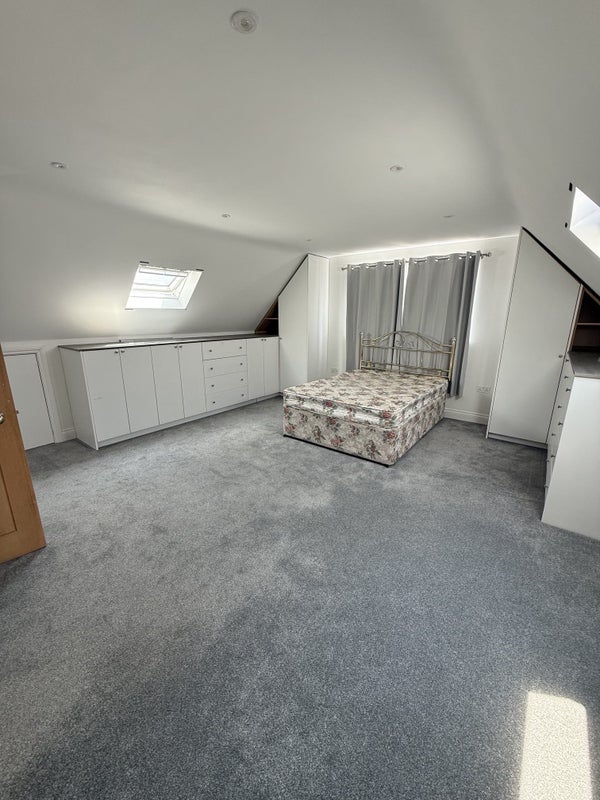 Photo 1: Large Double Room