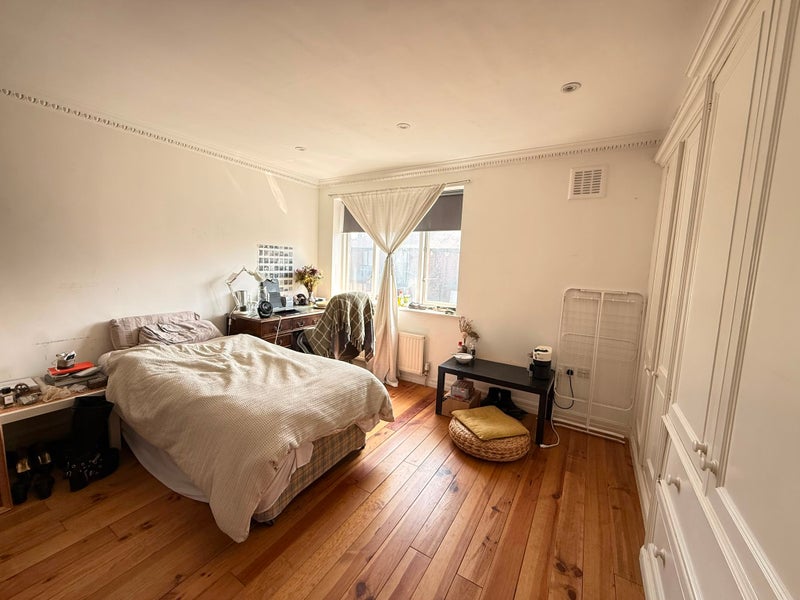 Photo 1: bedroom/study