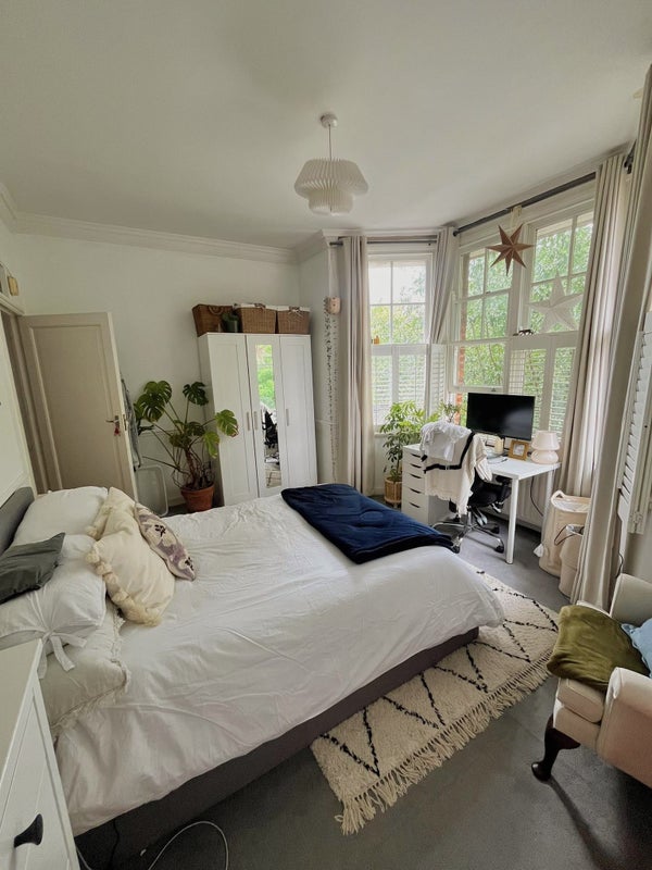 Photo 1: Bedroom 
