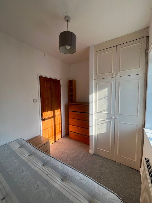 Photo 1: Smaller double room. 