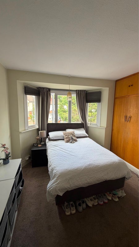 Photo 1: Bedroom 1