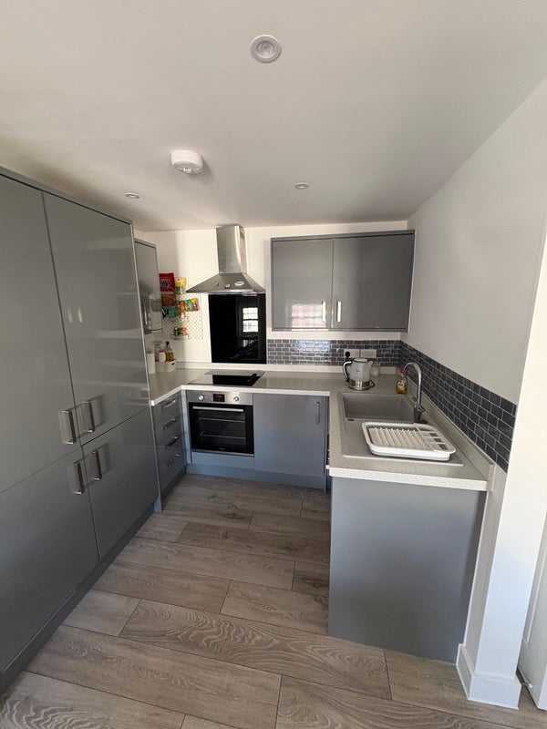 Photo 1: Kitchen