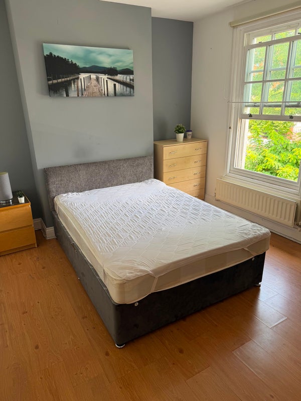 Bright, Clean & Spacious Double Room - More