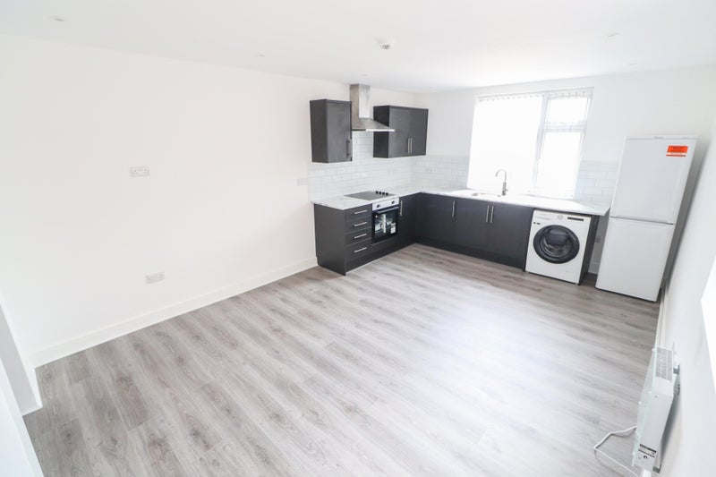 Photo 1: Flat 3, Queens Road £900 Pcm