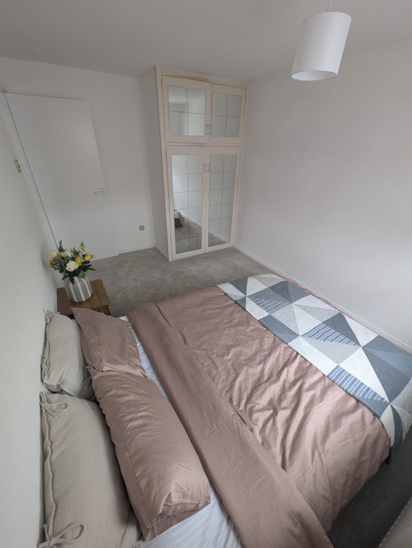 Photo 1: Bedroom - furnishings flexible 