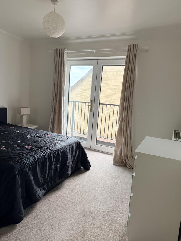 Photo 1: Bedroom