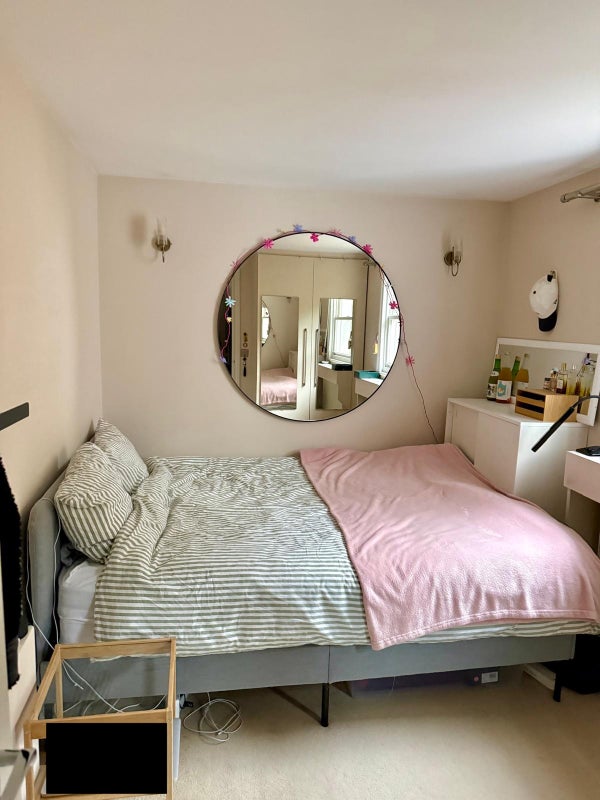 Photo 1: Room