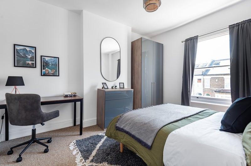 Photo 1: Bedroom 5 