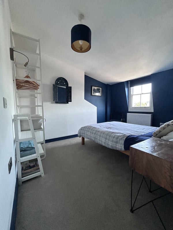 Photo 1: Bedroom 2