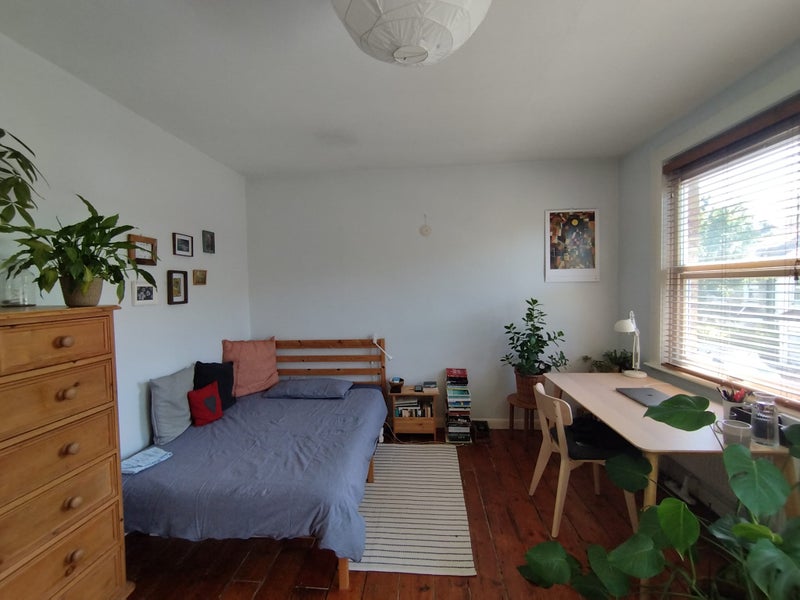 Photo 1: bedroom