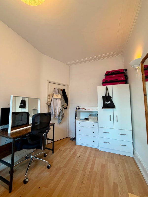 Photo 1: Bedroom
