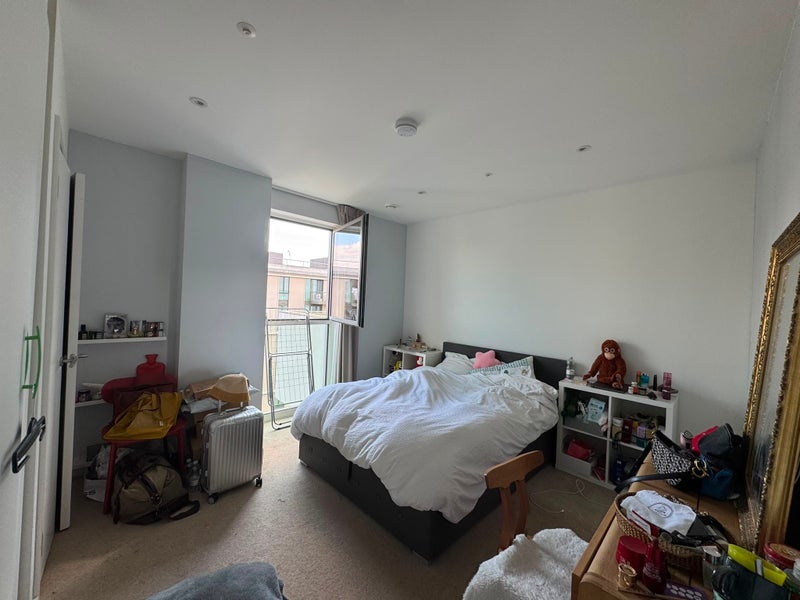 Photo 1: Bedroom