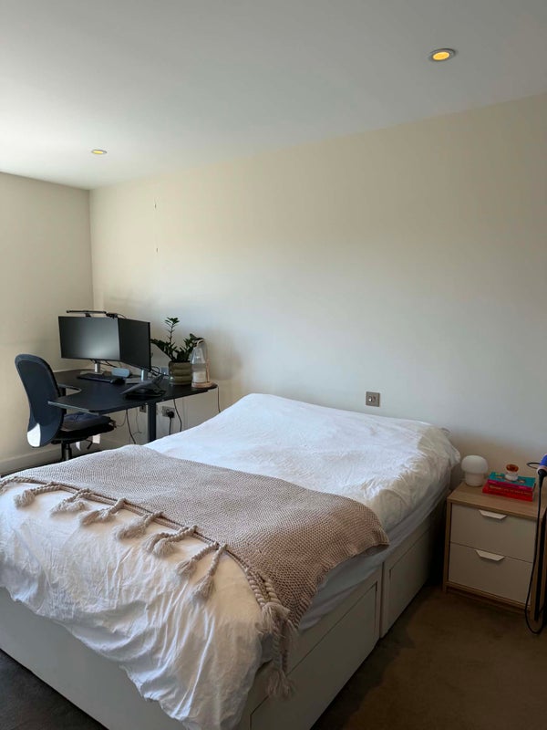 Photo 1: Bedroom