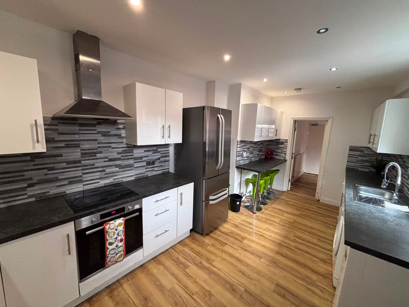 Photo 1: Kitchen