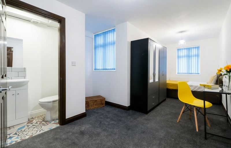 Photo 1: Room 2