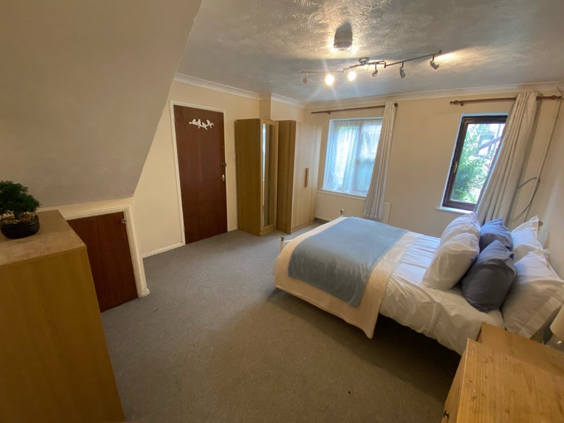 Photo 1: Double Room 1 - £170pw/£737pcm ALL BILLS INCLUDED