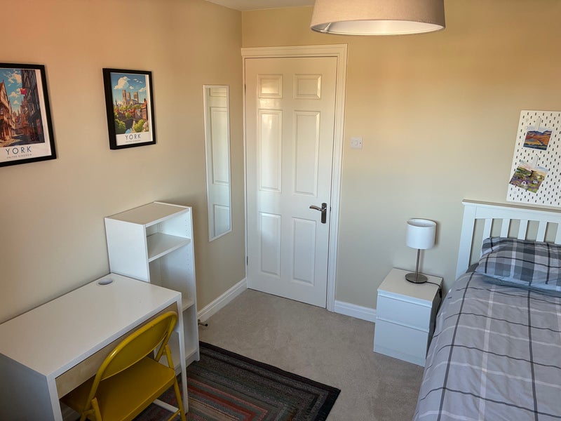 Photo 1: Bedroom