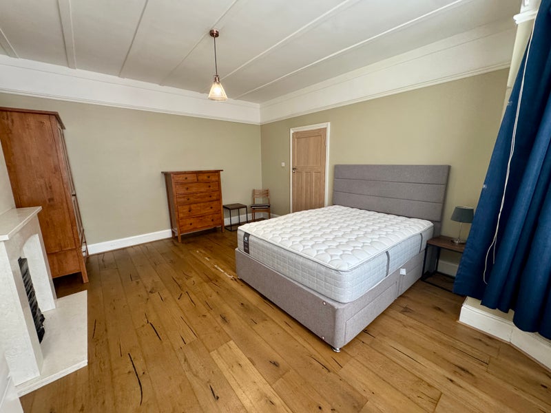 Photo 1: Bedroom 