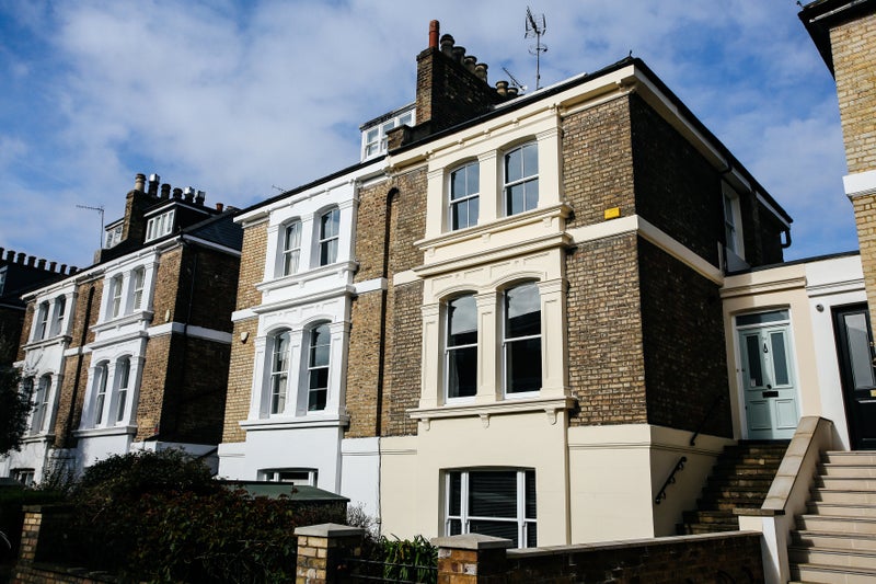 Photo 1: Exterior 
