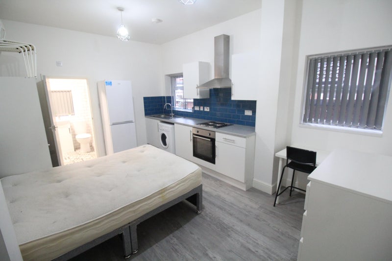 Photo 1: Bedroom