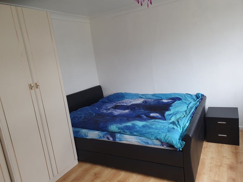 A Large Double Room to Rent - View 4