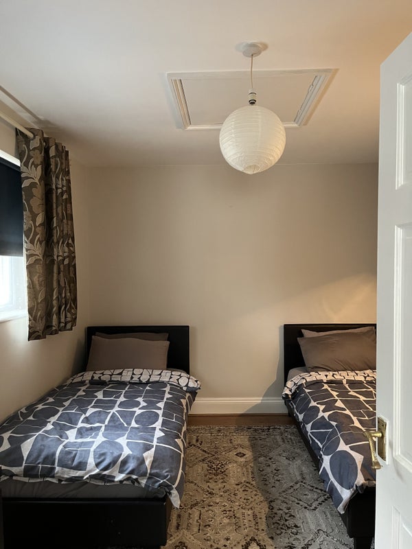 One double bedroom OR 2 single bed studio., Headington