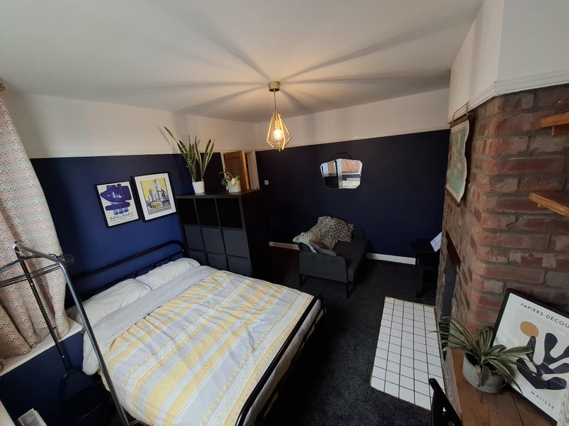 Bills inc - Dbl Bed & Lounge - Stretford Near Tram, Stretford