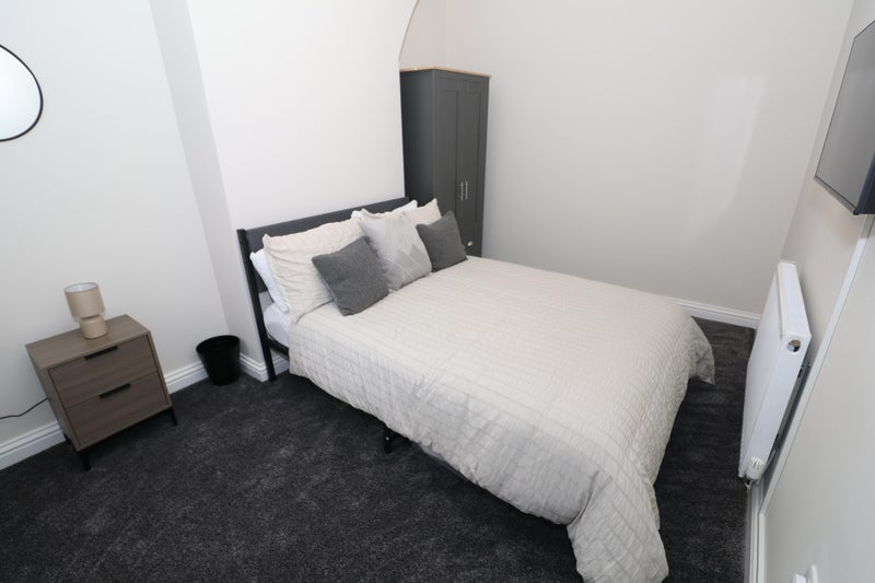 Photo 1: Bedroom 2 £525