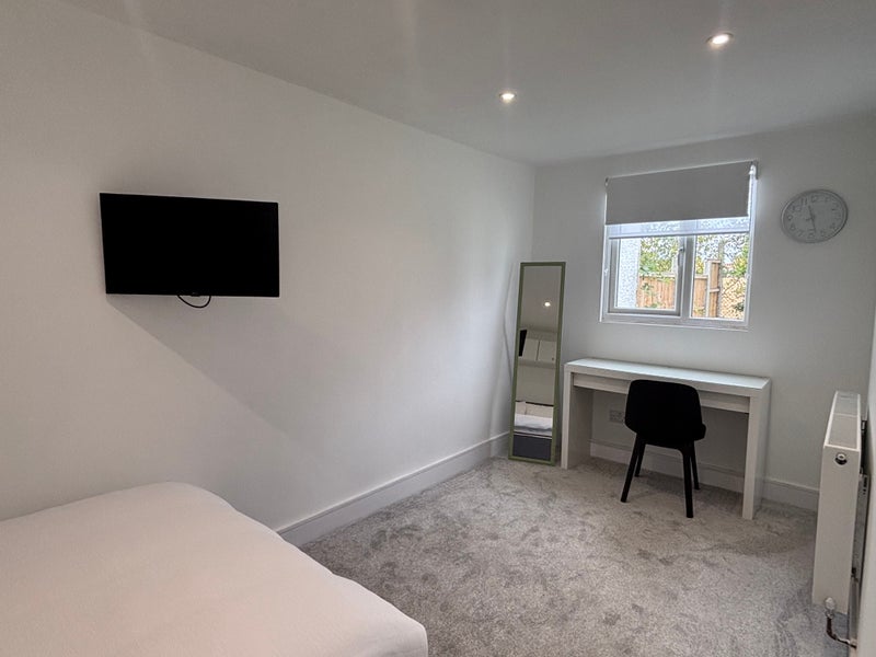 Apartment in Southend-on-Sea, Essex - View 4